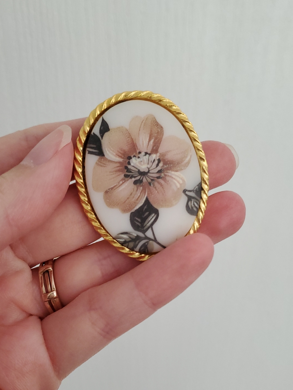Gold-Trim Floral Porcelain Oval Brooch - Cream & Black Blush Pink Flower